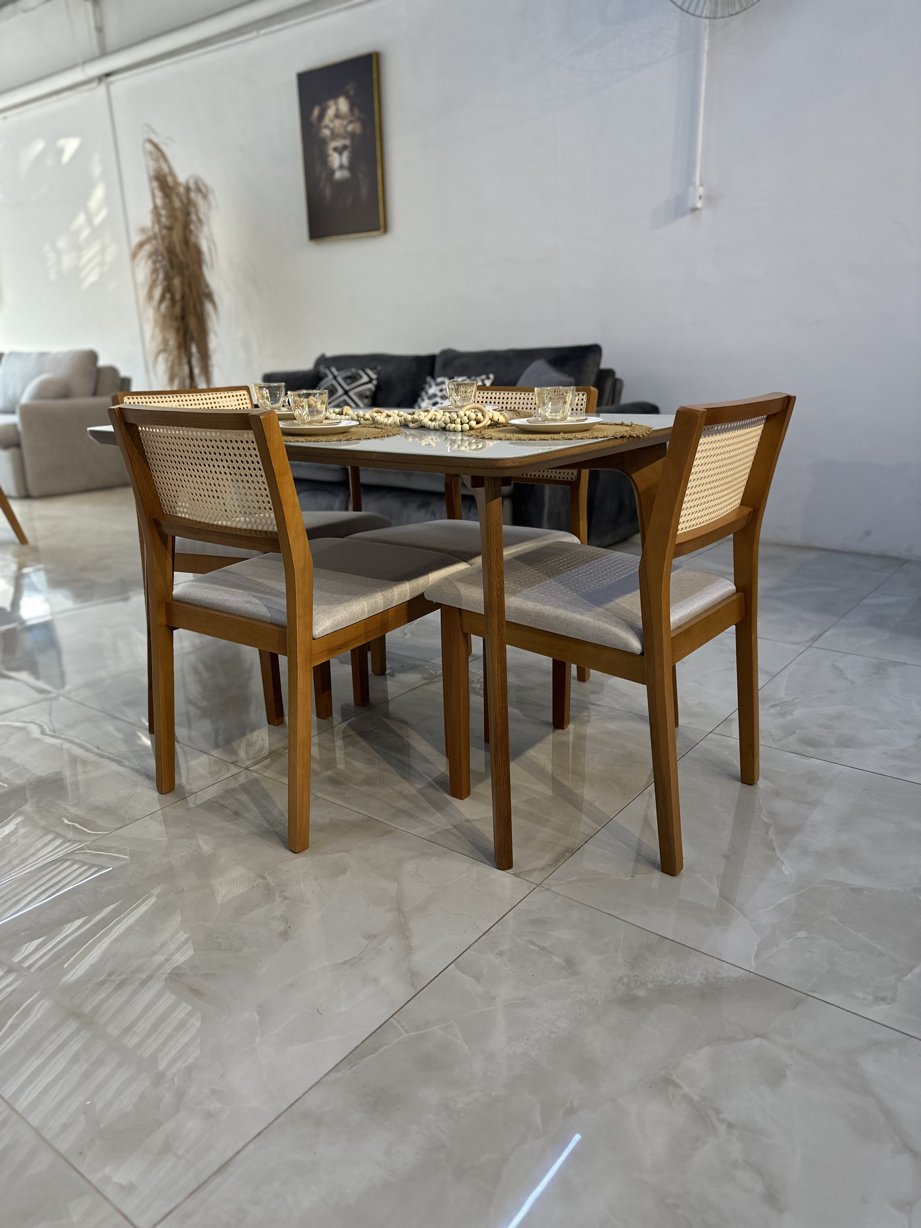 Mesa Bella com Cadeira Esmeralda
