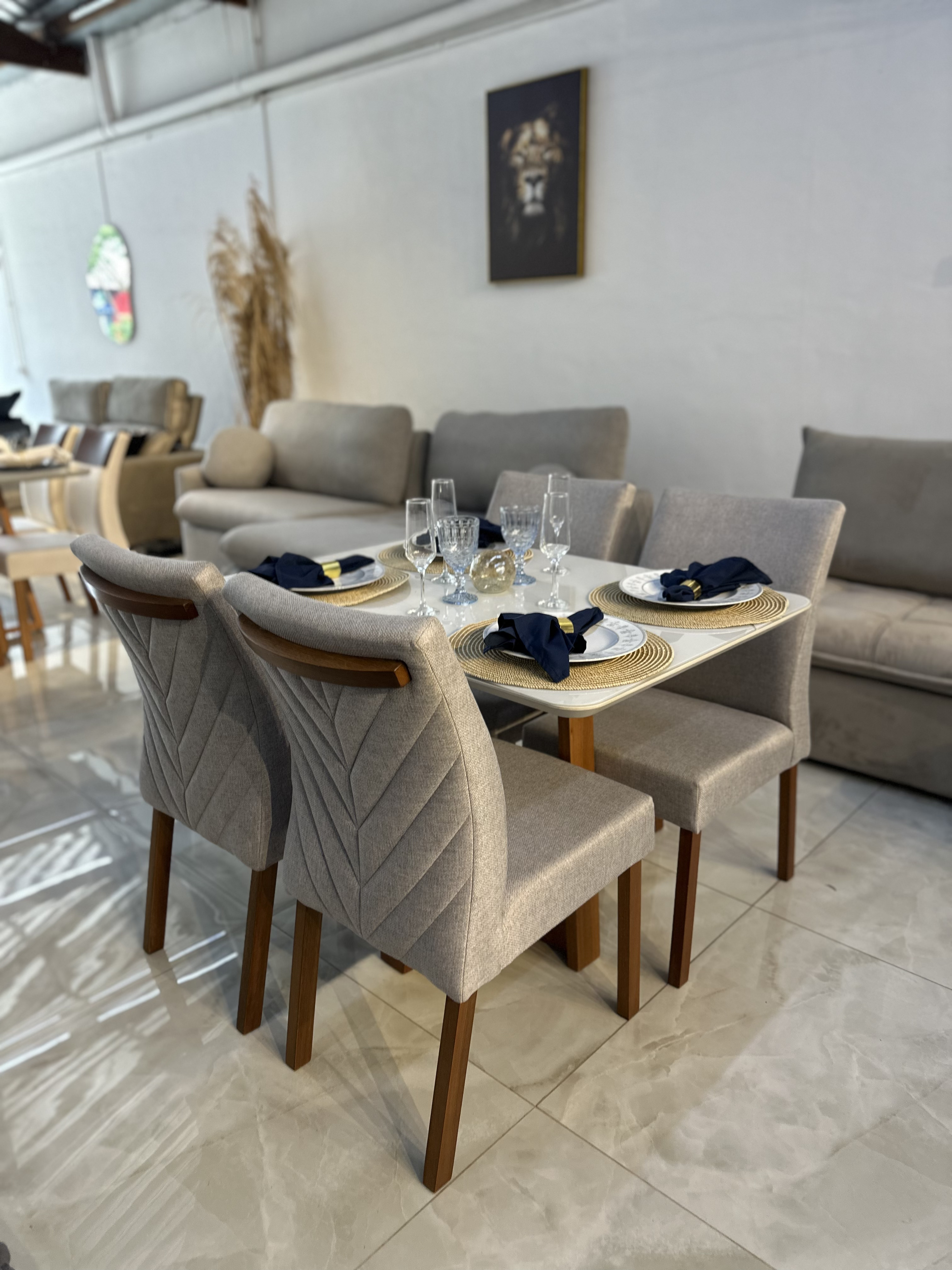 Mesa de Madeira com Assento em Linho