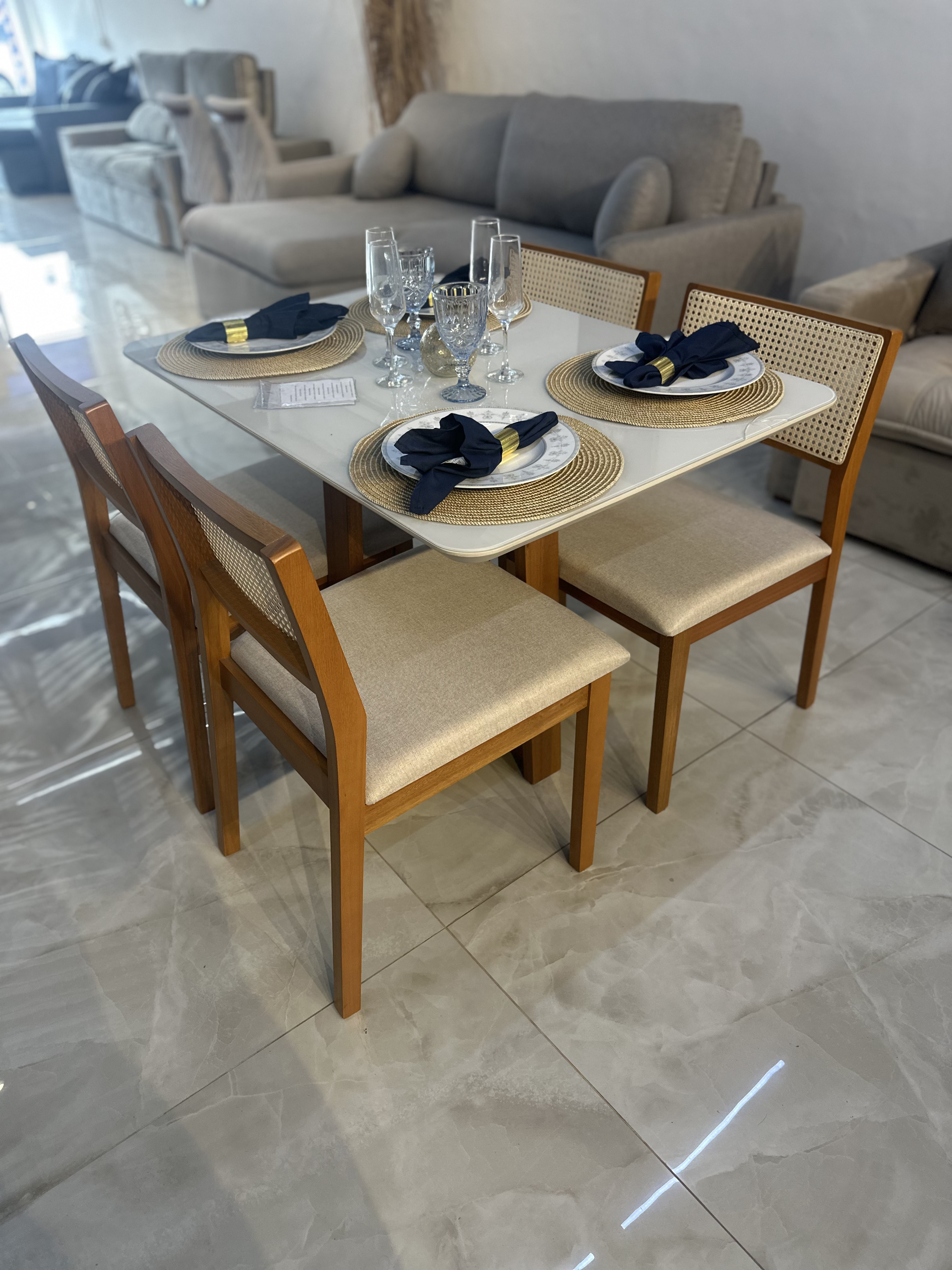 Mesa Melisa com Cadeira Esmeralda