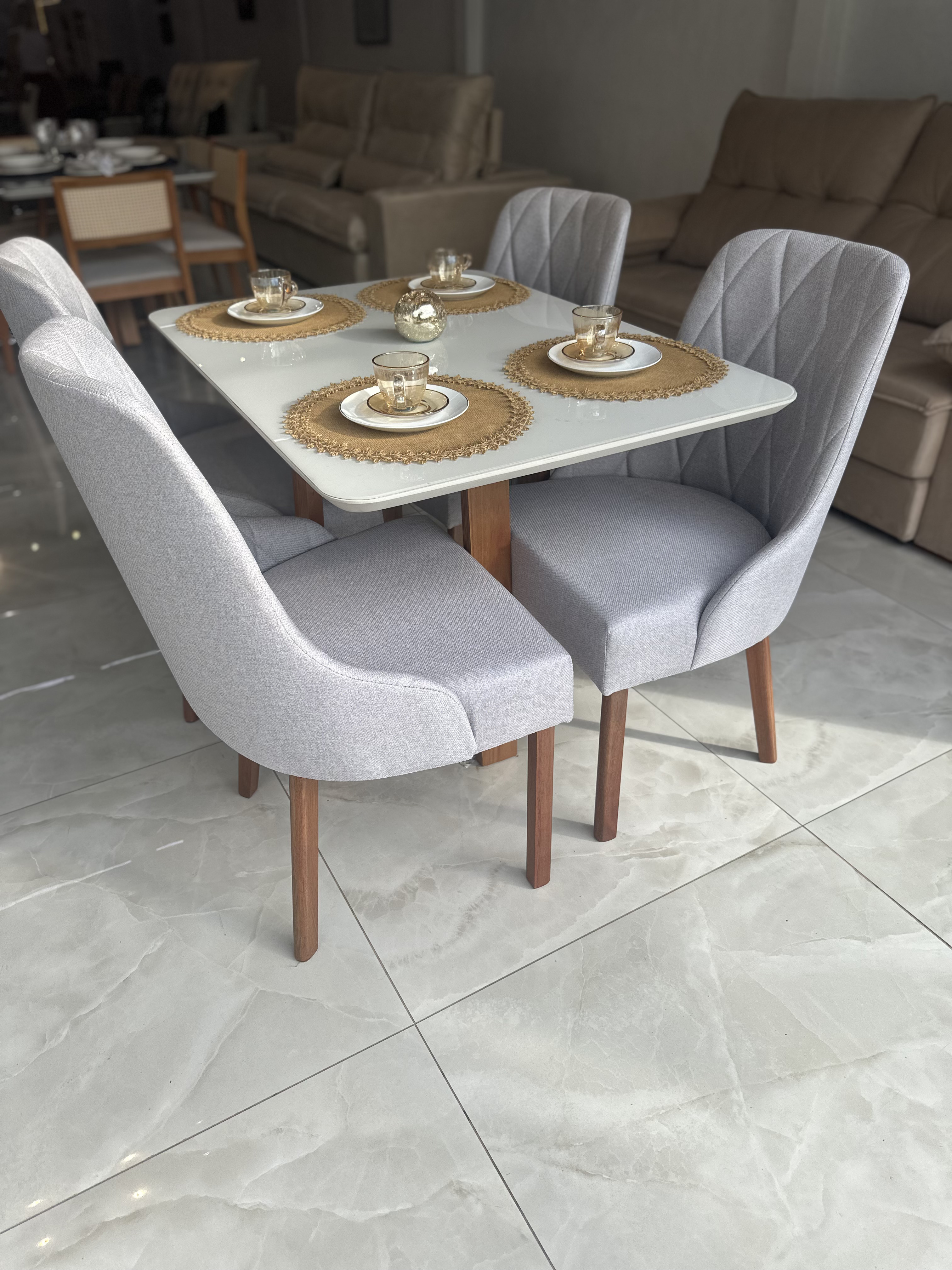 Mesa Melisa com Cadeira Horus Cinza