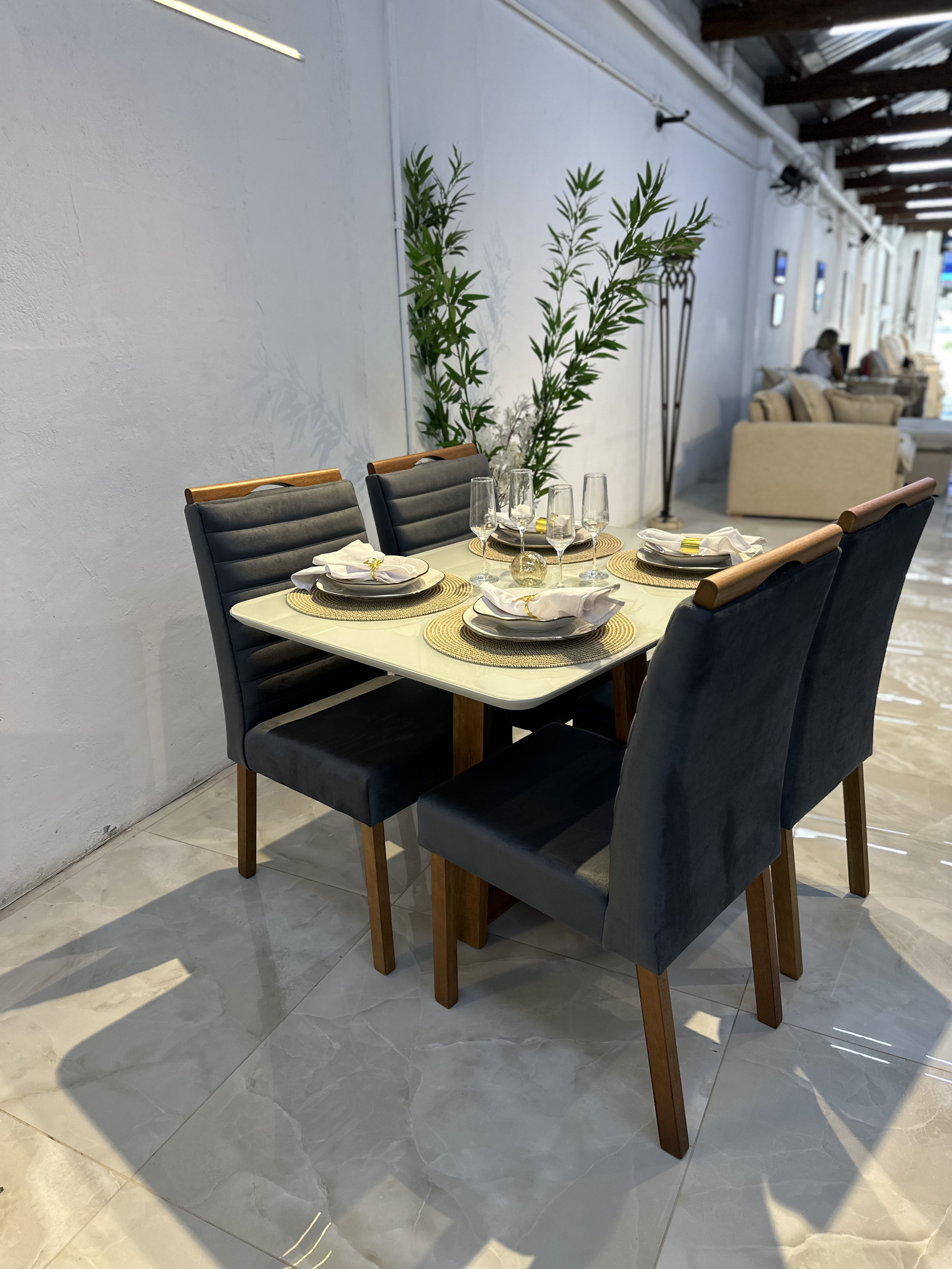 Mesa Melisa com Cadeira Itália Chumbo
