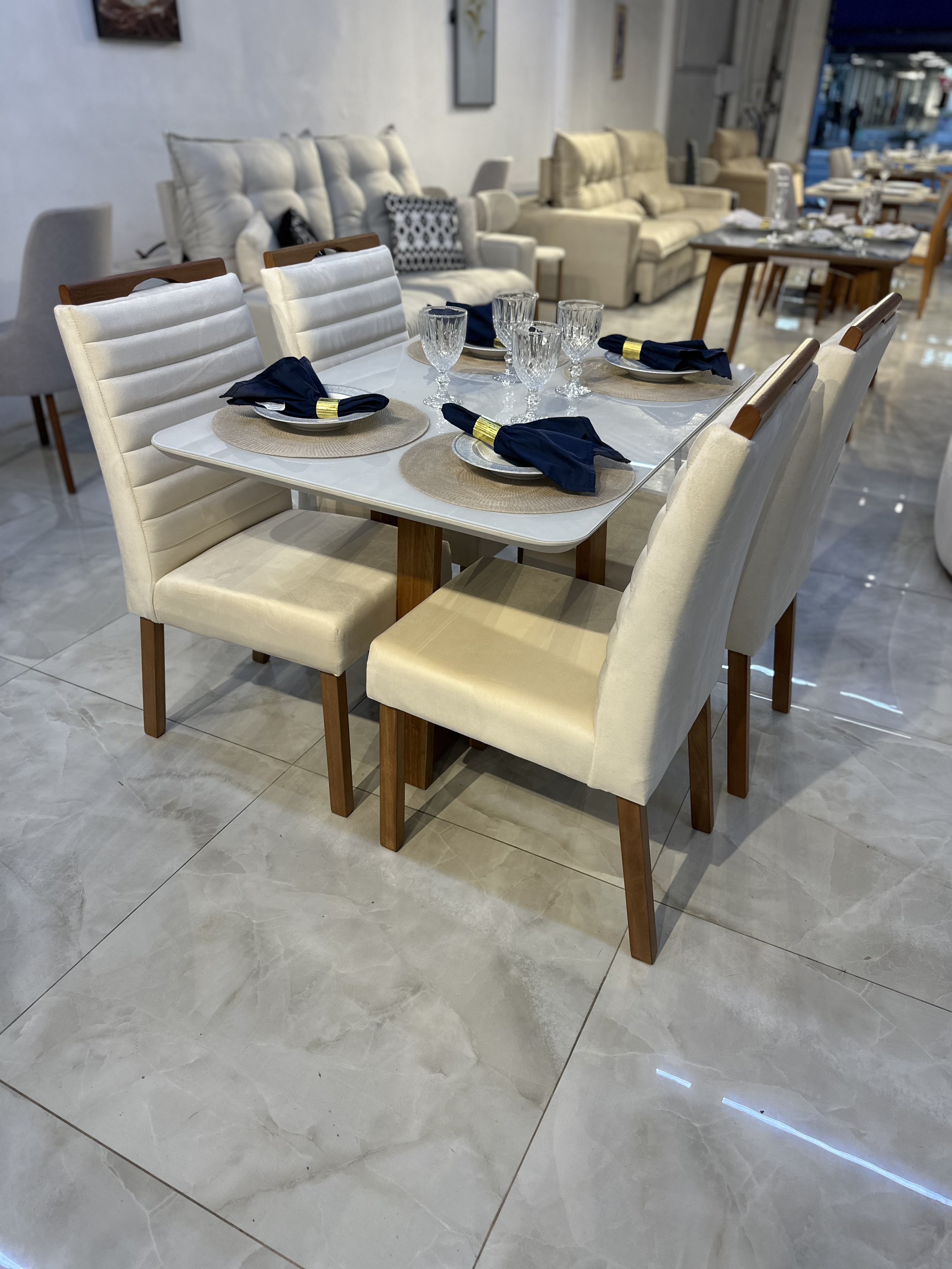 Mesa Melisa com Cadeira Itália Off