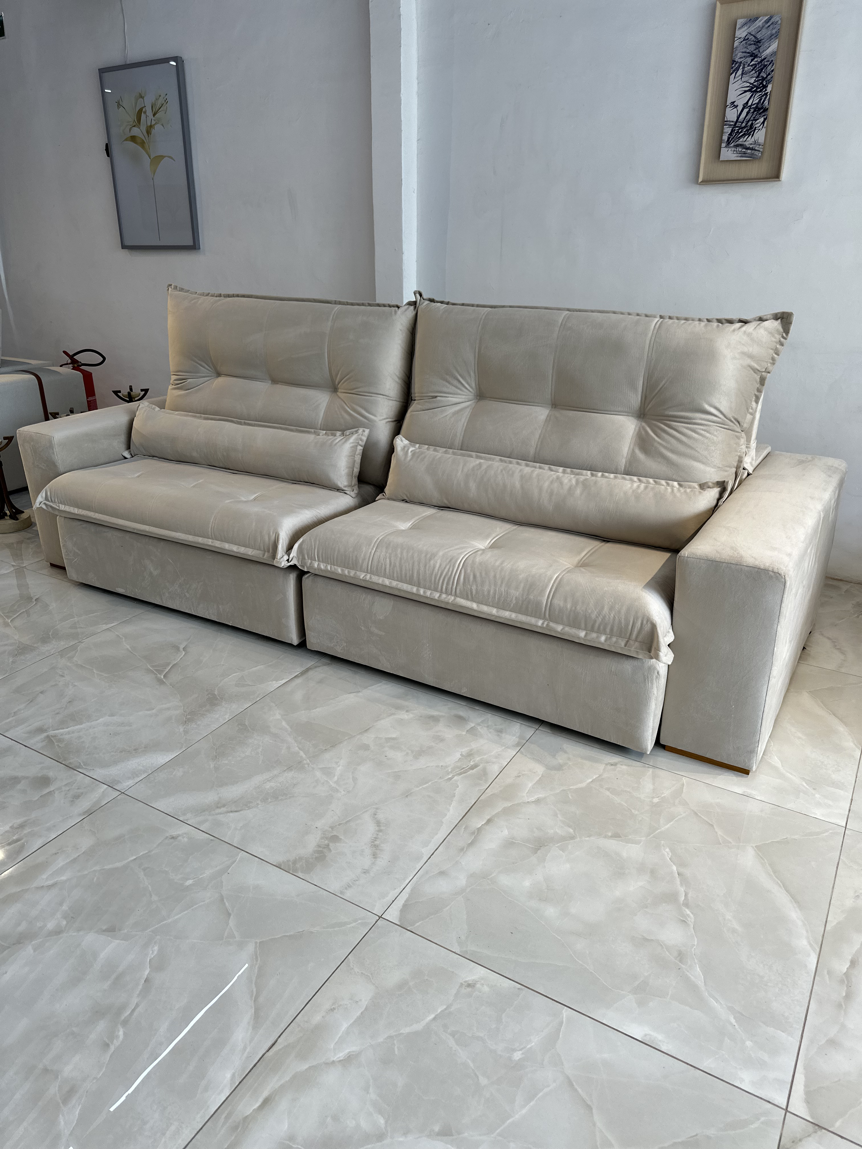 Sofá 2 lugares veludo e fibra